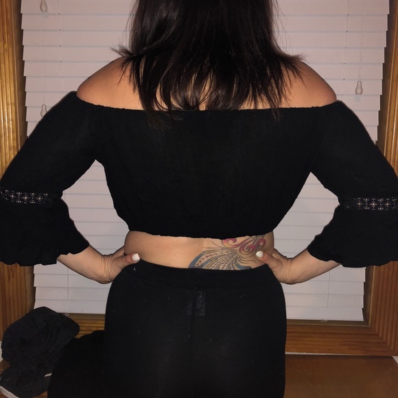 Black crop off the shoulder peasant top - Picture 3 of 6
